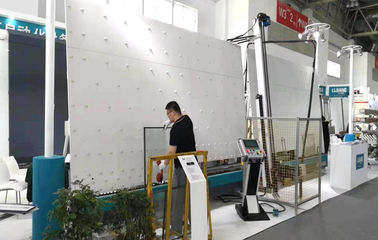 Αυτόματη κάθετη διπλή μονωμένη γυαλί μηχανή ρομπότ γυαλιού σφραγίζοντας για τη διαδίδοντας επεξεργασία στεγανωτικής ουσίας