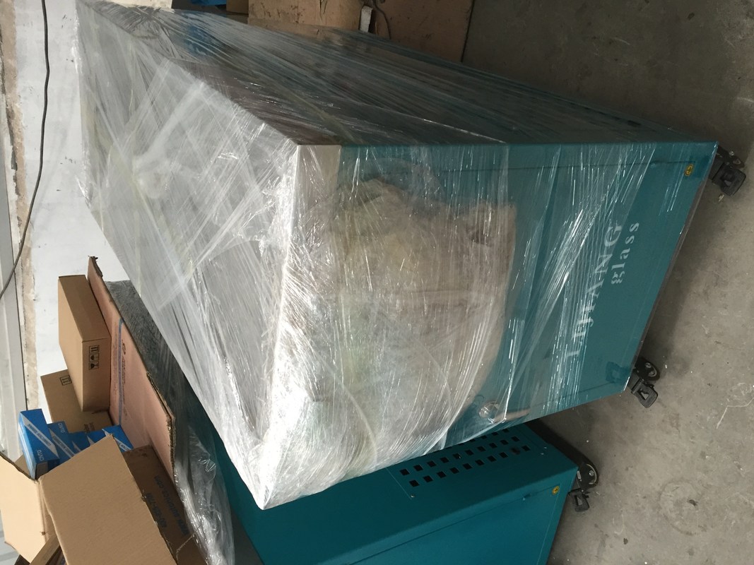 Ο ψυκτήρας πυροβόλων όπλων κόλλας χρησιμοποιείται στη διαδικασία κόλλας του κεντρικού γυαλιού ελέγχου, και το χειρωνακτικό πυροβόλο όπλο κόλλας αποθηκεύεται