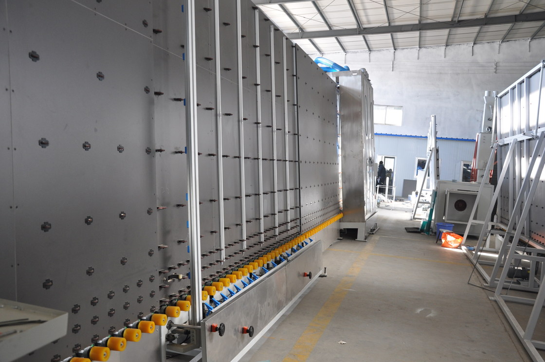 1.Vertical η μονώνοντας γραμμή παραγωγής LJBZ2535G γυαλιού υιοθετεί το σύστημα ελέγχου SIEMENS, κρατά τη σταθερή απόδοση