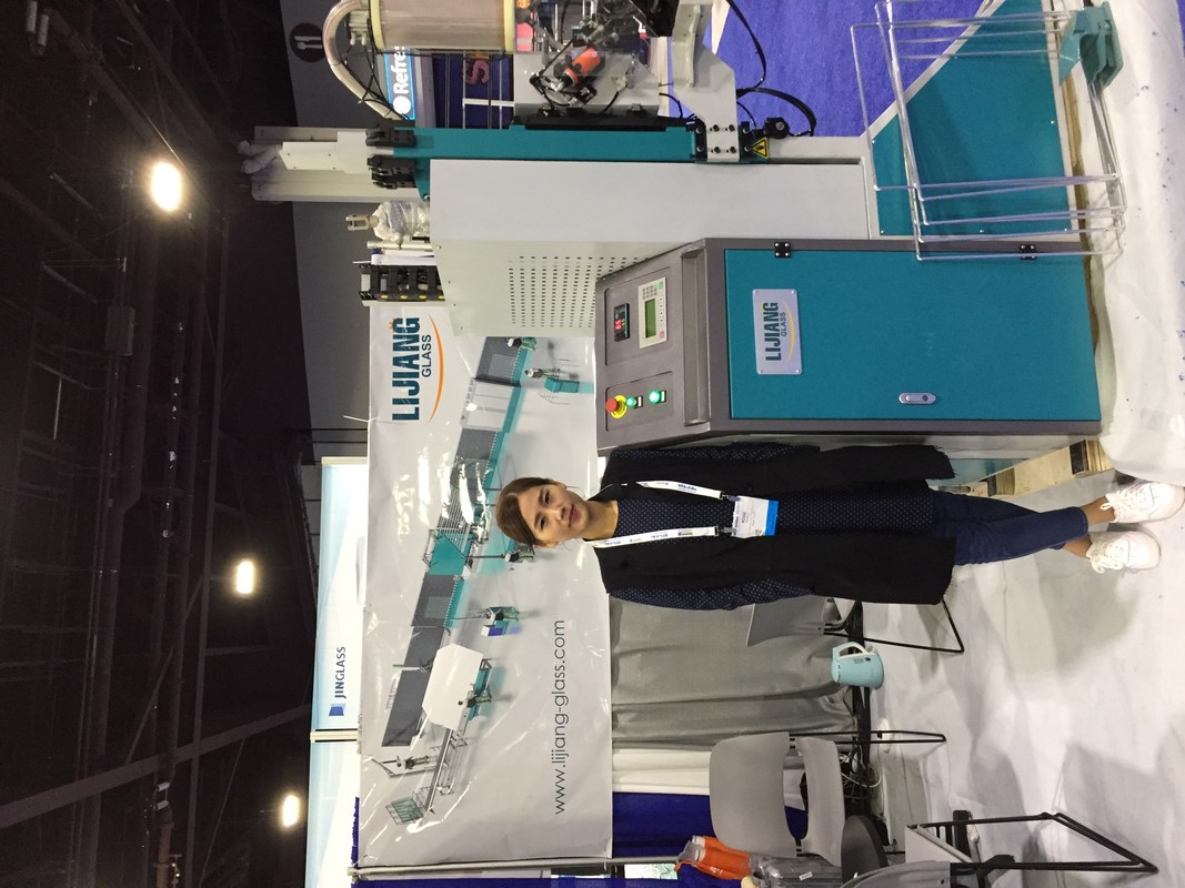 Η Desiccant μηχανή πλήρωσης μπορεί αυτόματα να επιτύχει τις ενέργειες να τρυπήσει τις τρύπες αυτόματα στα πλαίσια πλήκτρων διαστήματος με τρυπάνι