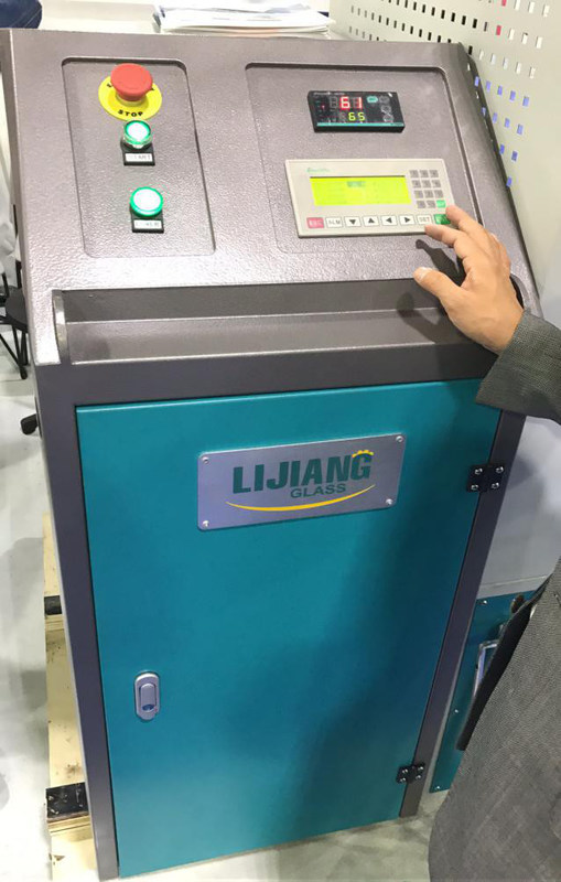 LJGZ2020 η Desiccant μηχανή πλήρωσης μπορεί αυτόματα να επιτύχει τις ενέργειες να τρυπήσει τις τρύπες αυτόματα στο πλαίσιο πλήκτρων διαστήματος με τρυπάνι