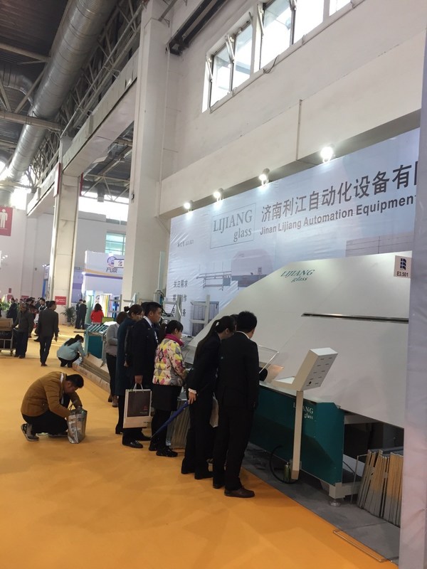 Η αυτόματη κάμπτοντας μηχανή πλήκτρων διαστήματος είναι ένας ειδικός εξοπλισμός για τα πλαίσια αργιλίου της μόνωσης του γυαλιού