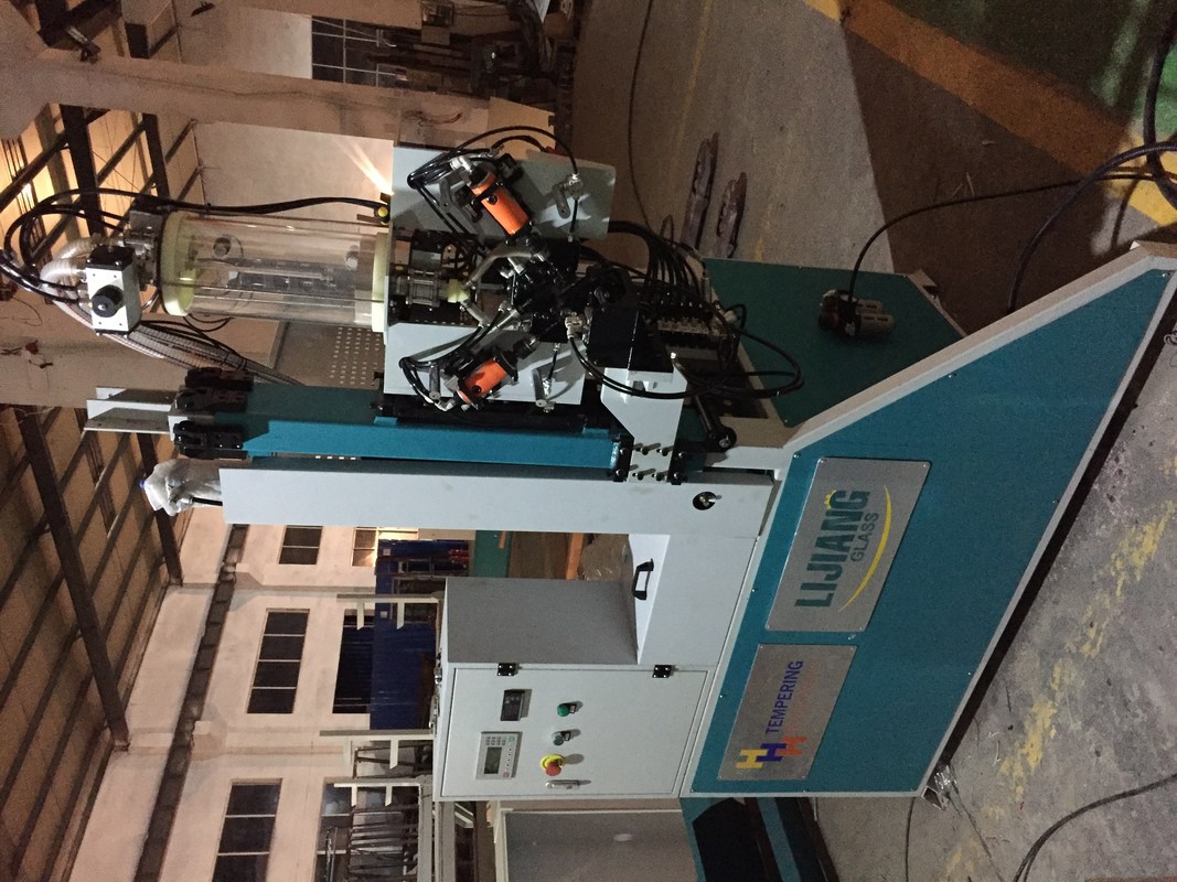 Η Desiccant μηχανή πλήρωσης μπορεί αυτόματα να επιτύχει τις ενέργειες να τρυπήσει τις τρύπες αυτόματα στα πλαίσια πλήκτρων διαστήματος με τρυπάνι