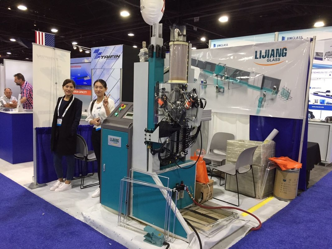 Η Desiccant μηχανή πλήρωσης μπορεί αυτόματα να επιτύχει τις ενέργειες να τρυπήσει τις τρύπες αυτόματα στα πλαίσια πλήκτρων διαστήματος με τρυπάνι