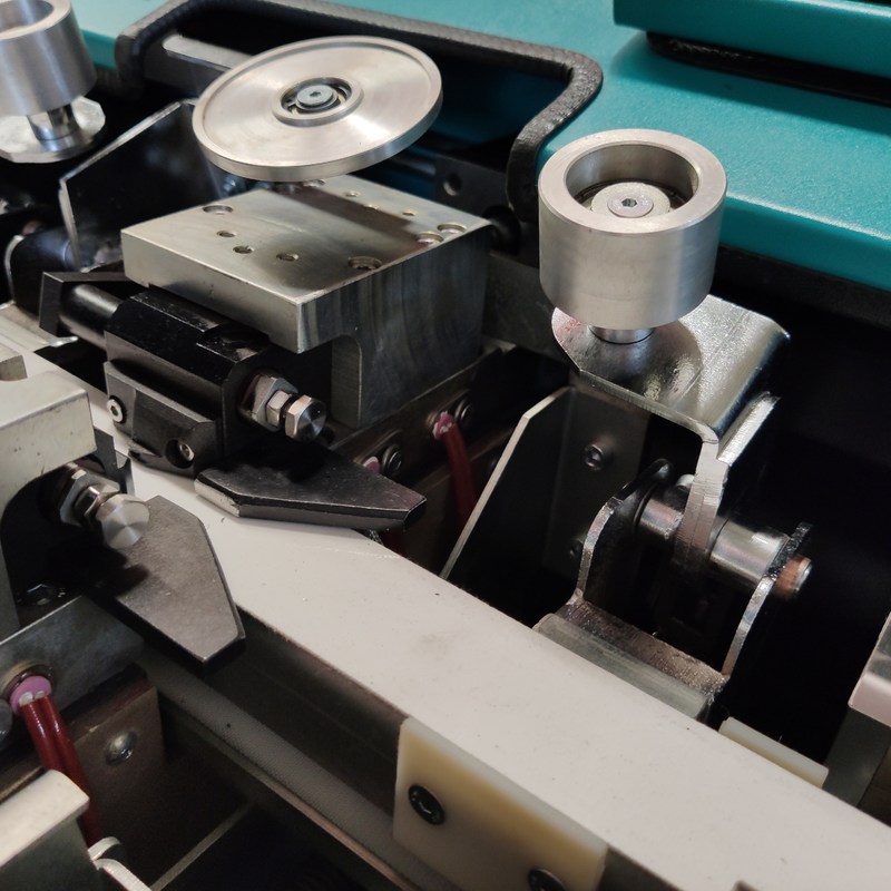 Αυτόματη Desiccant μοριακή μηχανή πλήρωσης Seive για το φραγμό πλήκτρων διαστήματος και την τοποθέτηση σε στρώματα λουρίδων αργιλίου γυαλιού μόνωσης