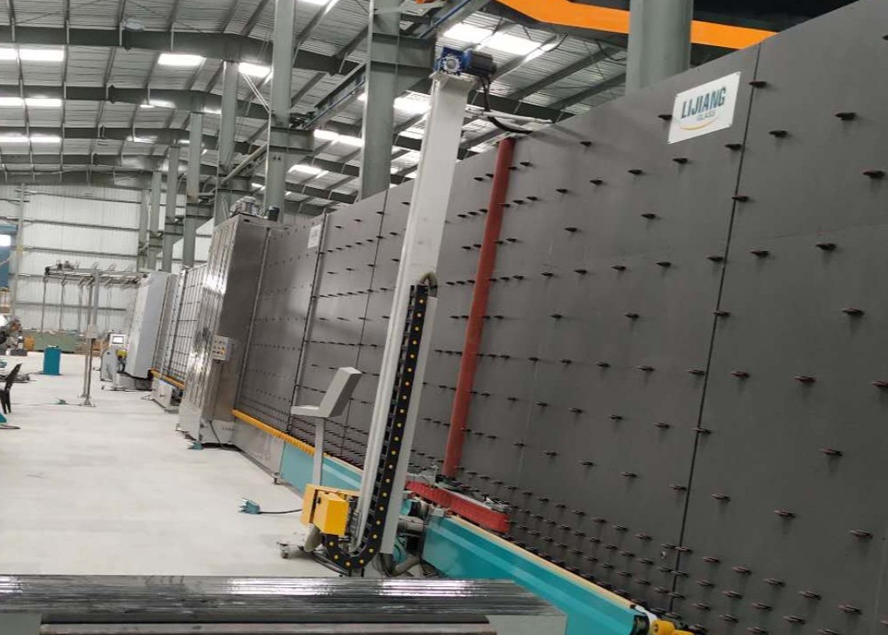 Αυτόματη 2500mm διπλή μηχανή συστατικών σφραγίζοντας ρομπότ για την κοίλη γυαλιού μόνωσης επεξεργασία γυαλιού γυαλιού διπλή