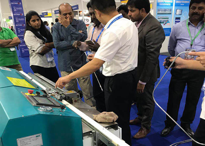 Αυτόματη βουτυλική μηχανή εξωθητών που χρησιμοποιείται για το πλαίσιο πλήκτρων διαστήματος επιστρώματος για τη σφράγιση του διπλού γυαλιού