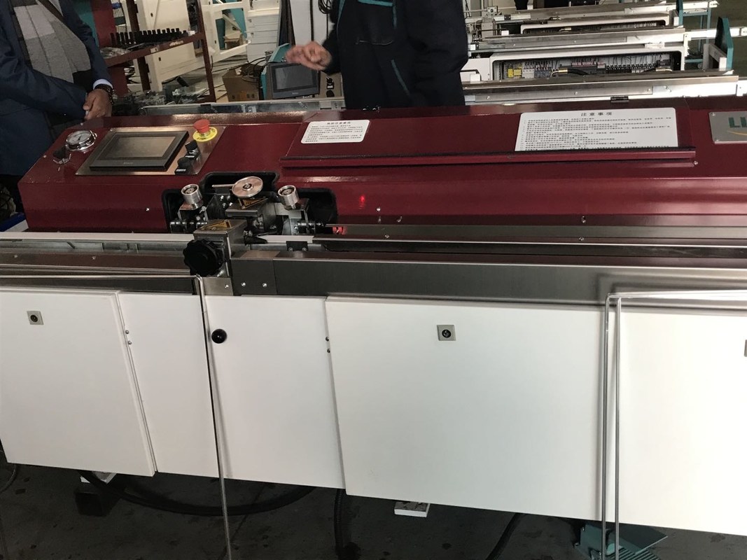 Αυτόματη βουτυλική μηχανή εξωθητών που χρησιμοποιείται για το πλαίσιο πλήκτρων διαστήματος επιστρώματος για τη σφράγιση του διπλού γυαλιού