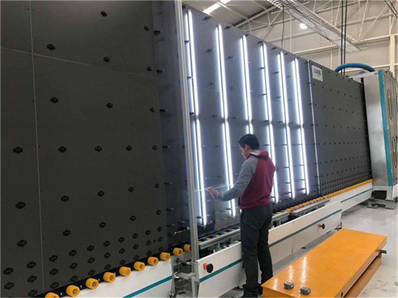 γραμμή παραγωγής γυαλιού 315mm επίπεδη μονώνοντας με τις χαμηλές Ε μαλακές βούρτσες πλύσης 3 ζευγαριών